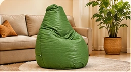 Puff verde na sala de estar